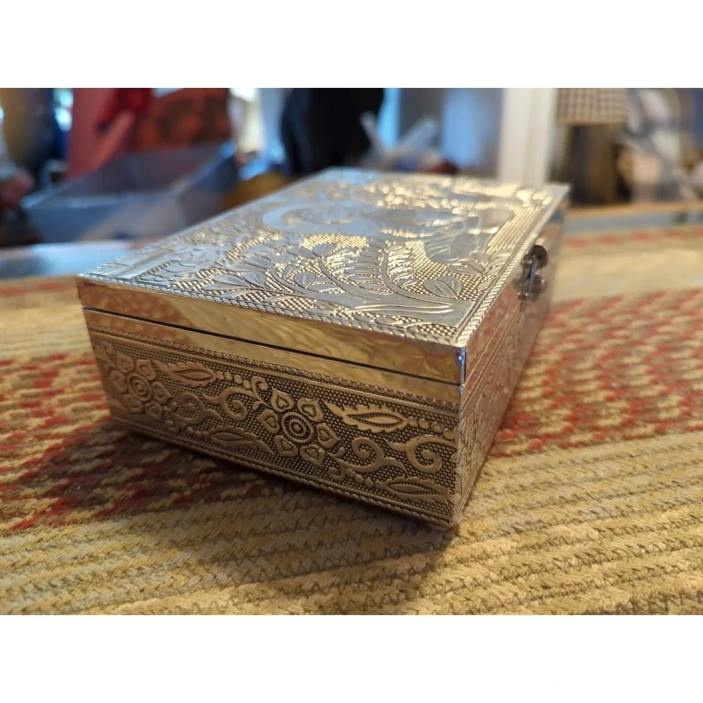 Vintage Buddha Embossed Aluminium‎ Jewelry Trinket Storage Box Very Pretty